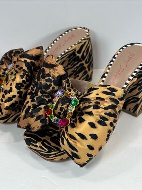 Betsey Johnson Possie Leopard Multi Women’s Size 7.5 M Bow Jeweled Block Heels